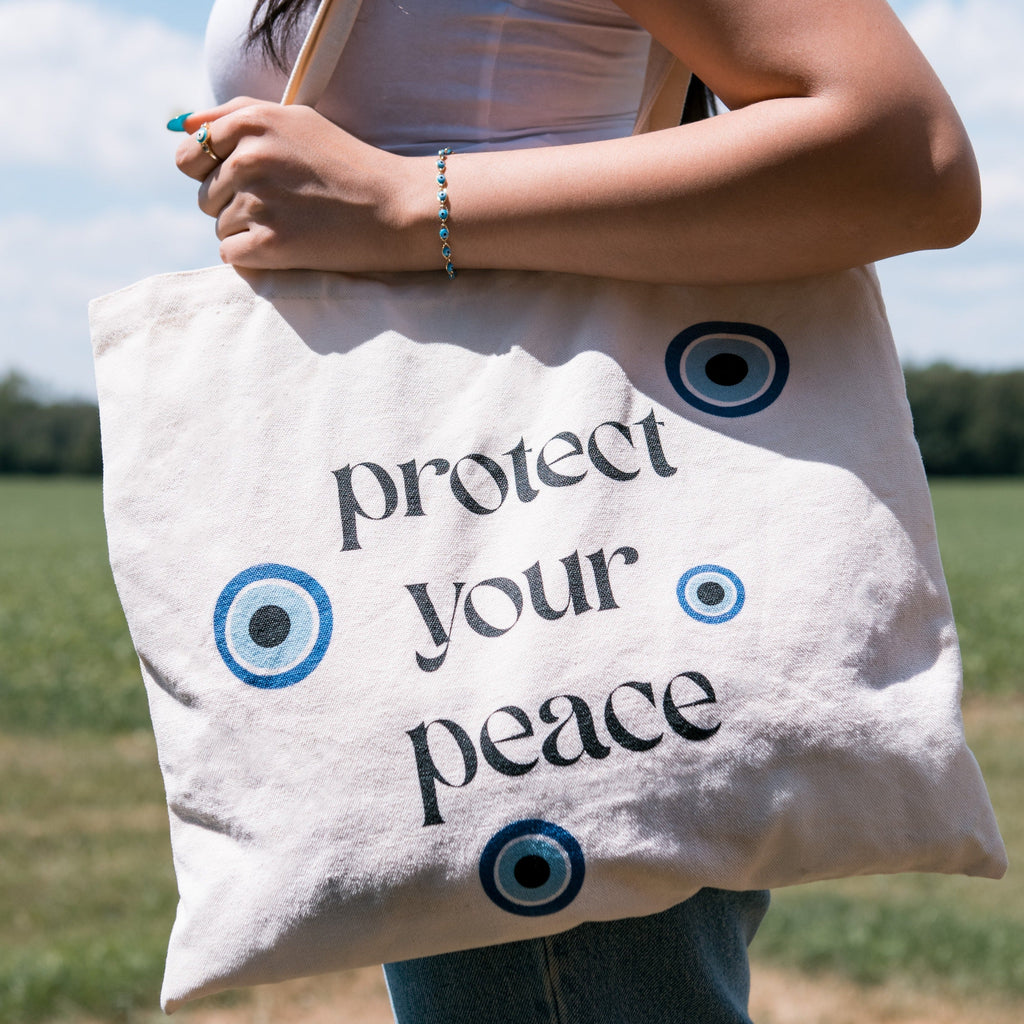 Eye-Catching Bracelet Lee