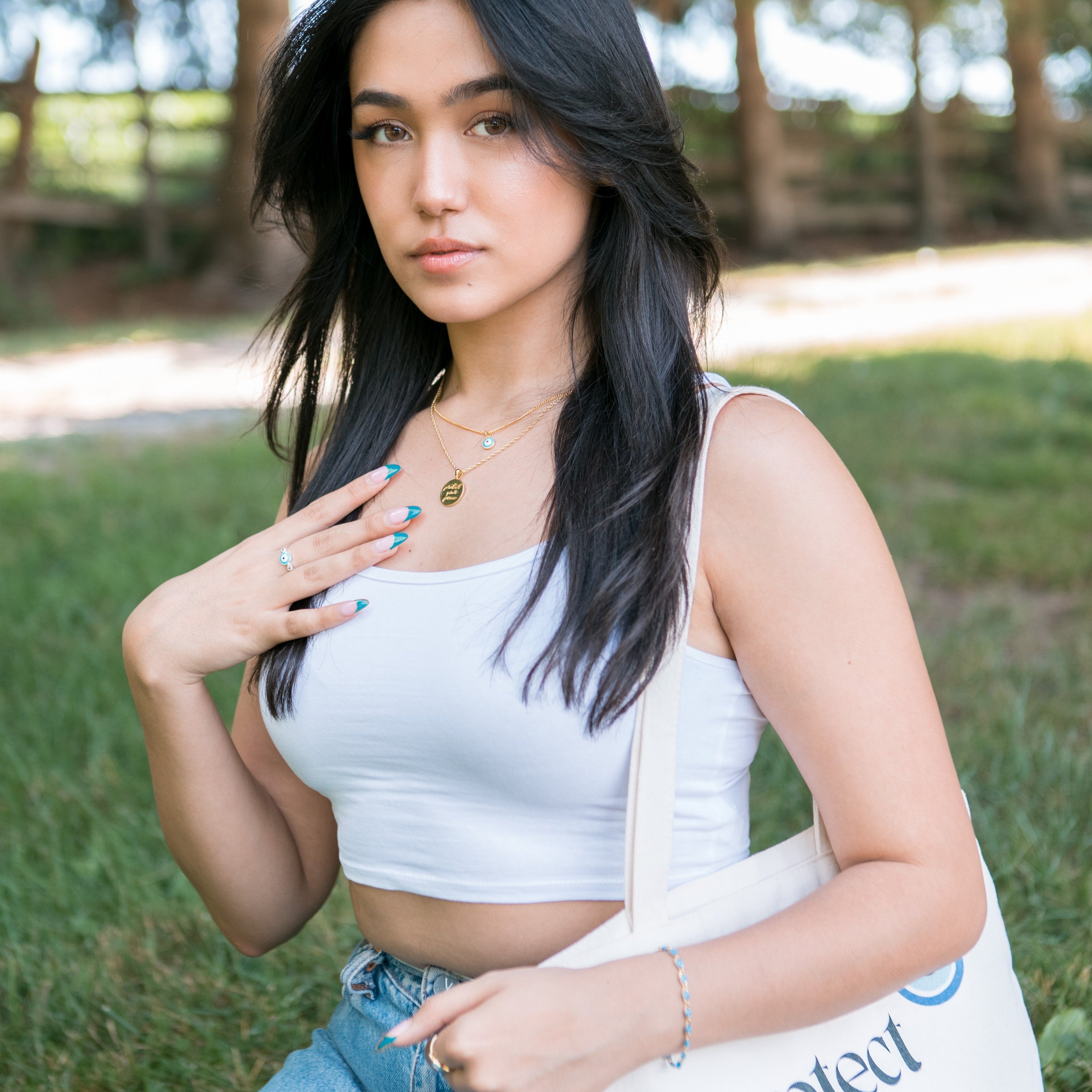 Eye-Catching Bracelet Lee