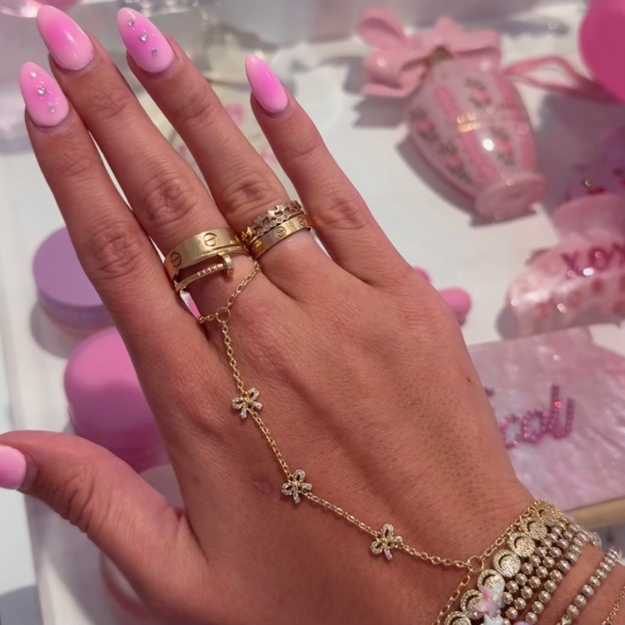 Belle Hand Chain Lee