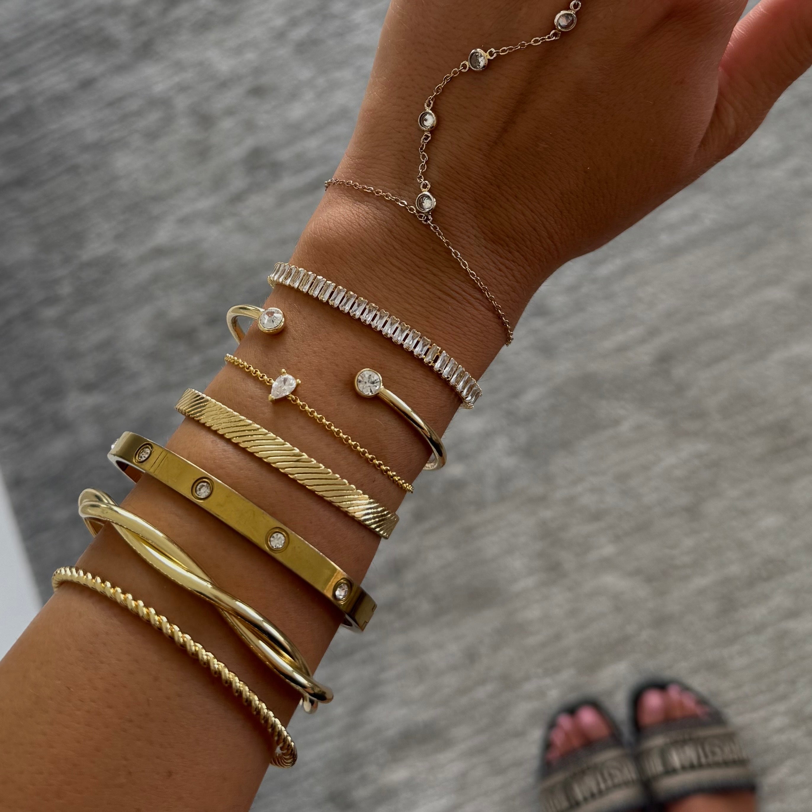 Intertwined Bangle Alice