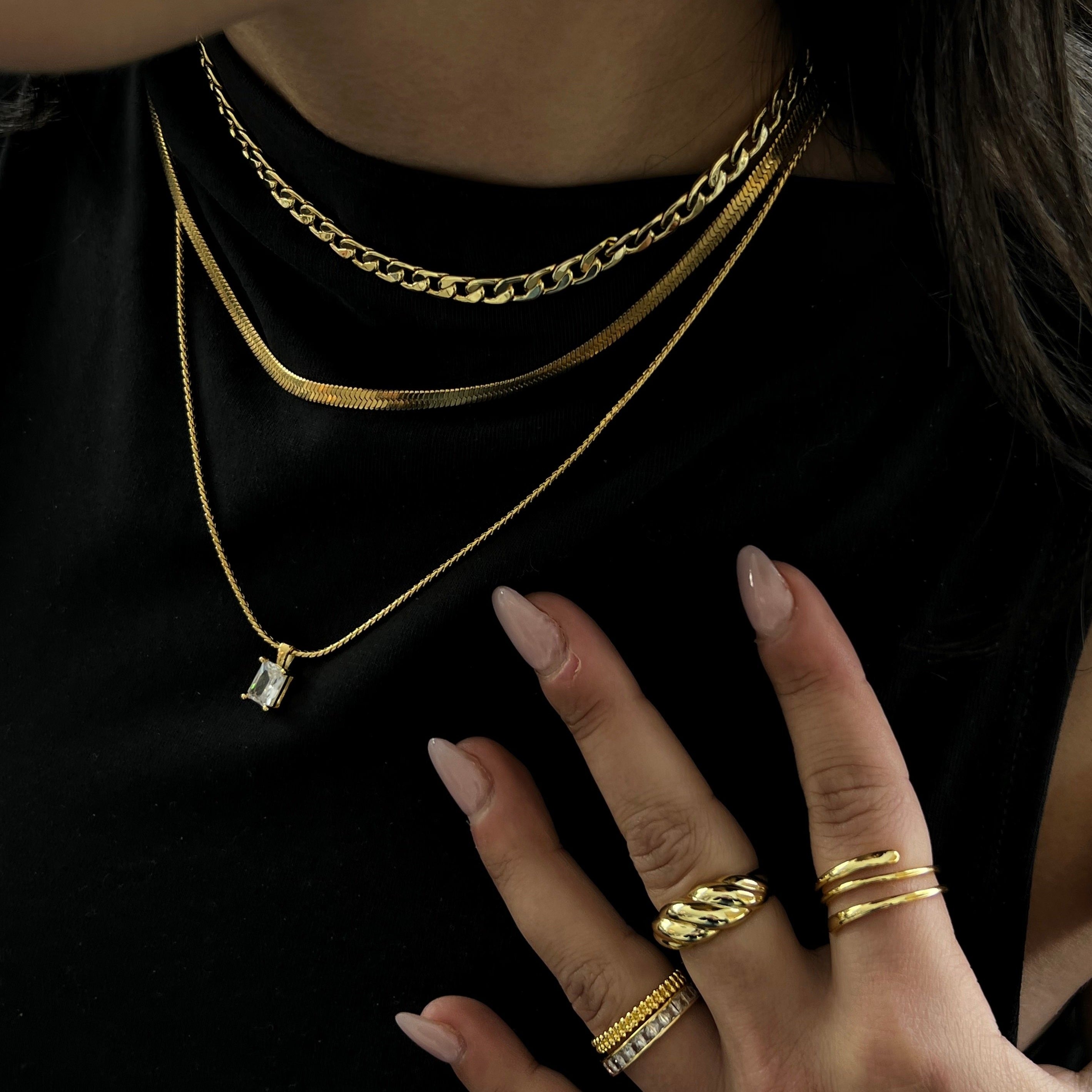 Material Girl Necklace Lee