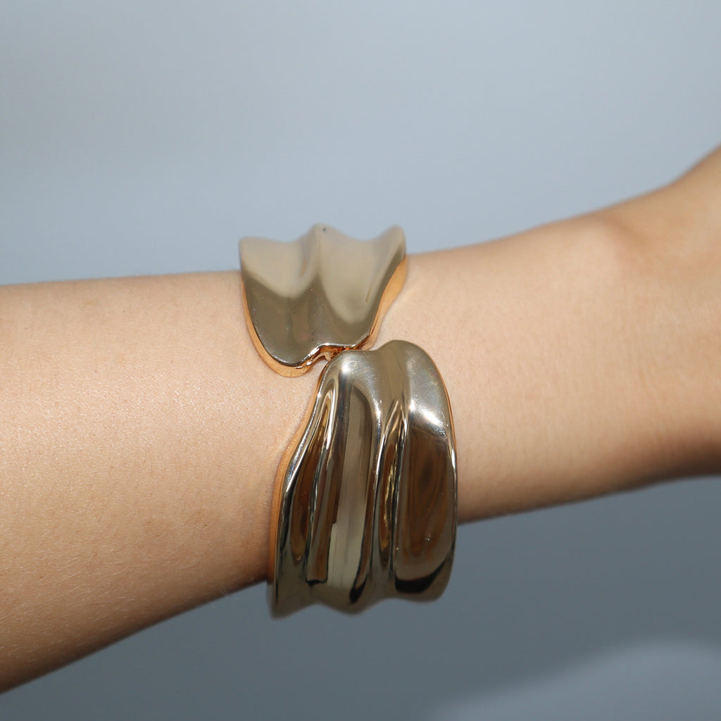 Sculpted Bangle Nicole
