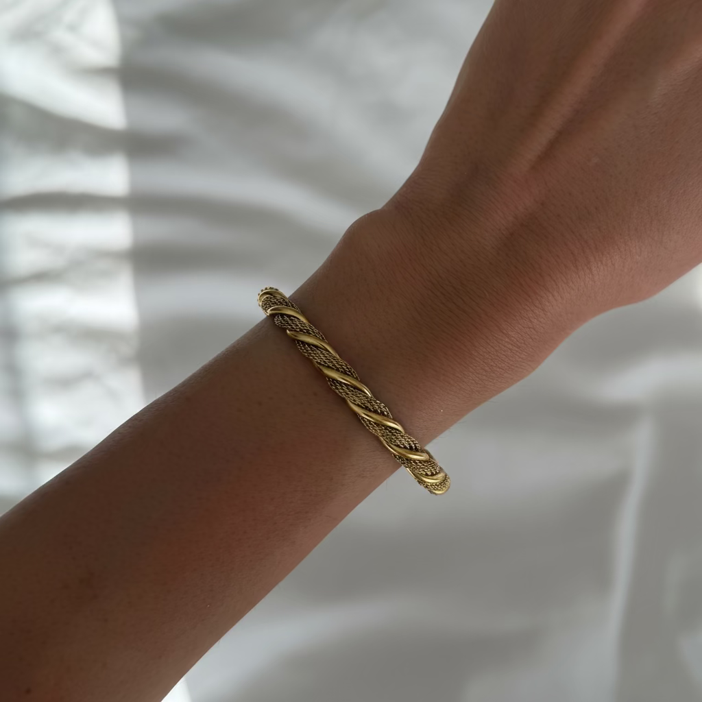 Twist & Turn Bangle Nicole