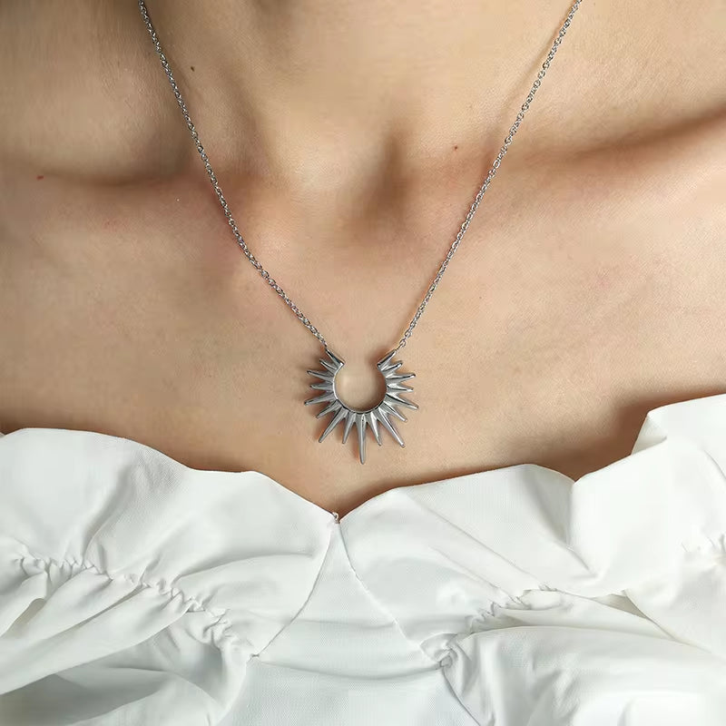 JEWELRY XL35 2024 Sun Collarbone Chain Premium Feeling 18K Gold Stainless Steel Necklace for Women Hundred My Store