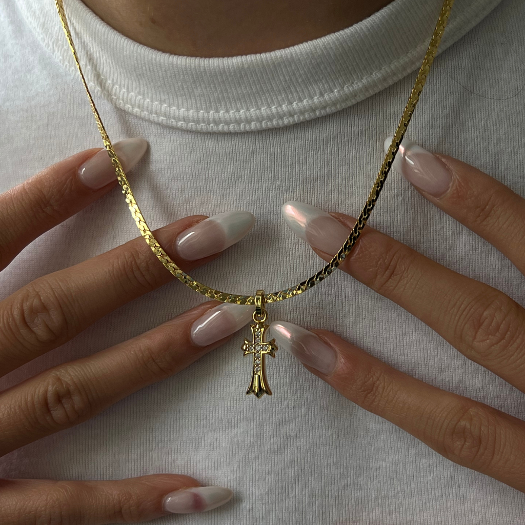 Crossed Necklace Lee