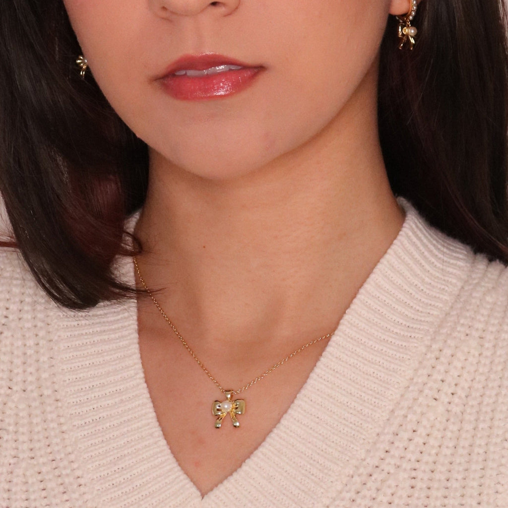 Put a Bow on It Necklace Lee