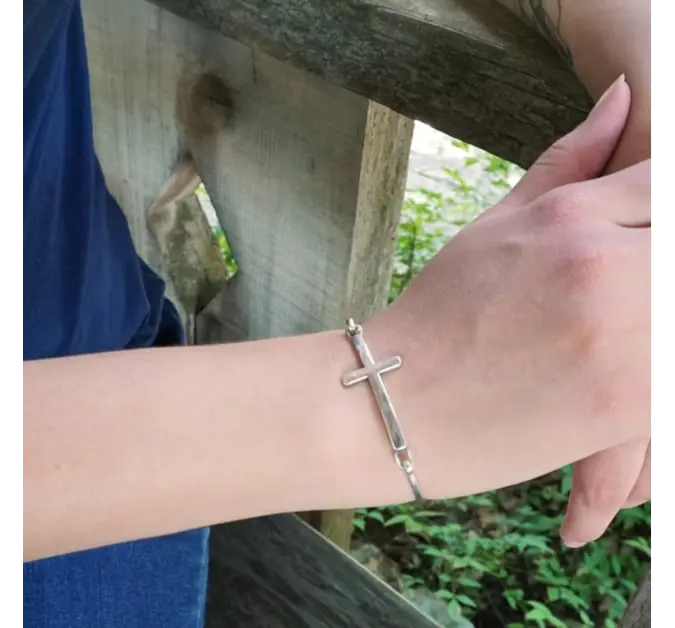 Horizon Cross Hook-On Bracelet James Avery